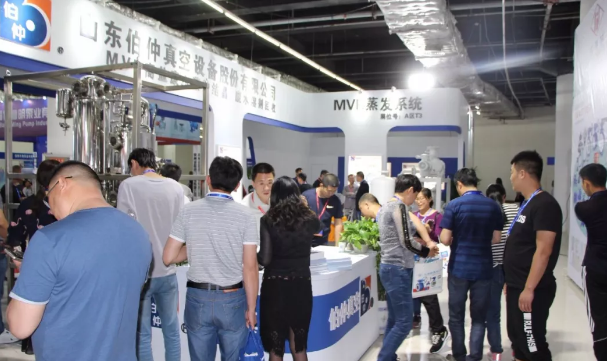 化工裝備展現(xiàn)場圖